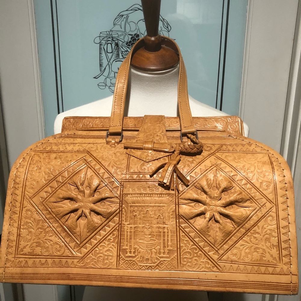 VNTG Mexican hand tooled leather handbag